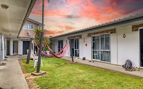 Beachcomber Lodge & Backpacker